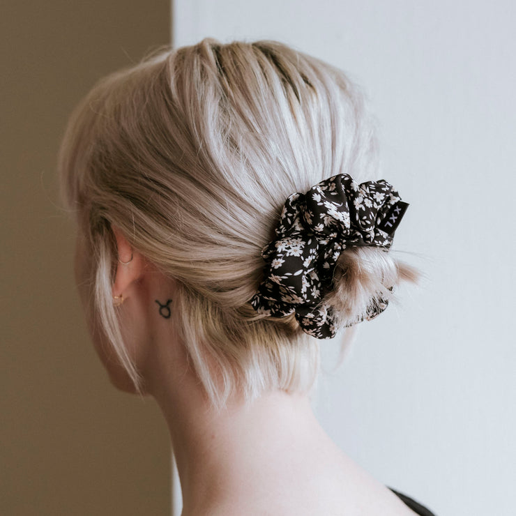 Taylah Mini Scrunchie / Black Flower