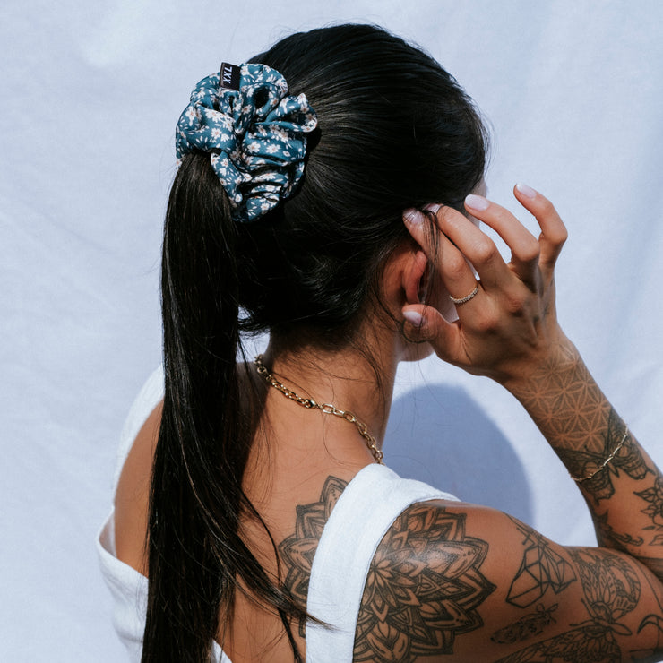 Taylah XXL Scrunchie / Teal Flower