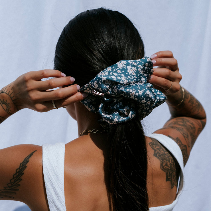 Taylah XXL Scrunchie / Teal Flower