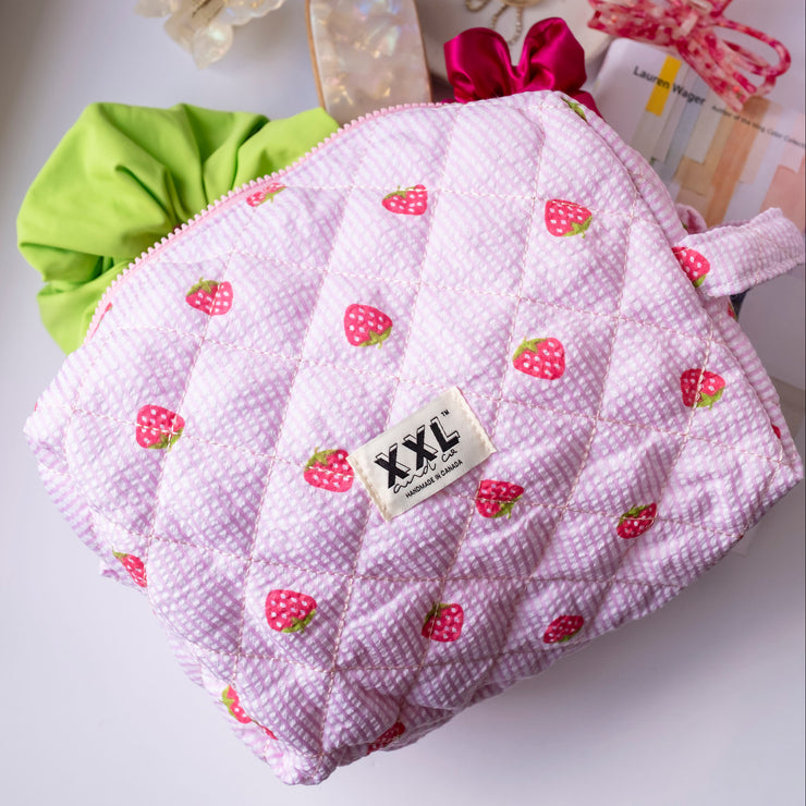 Carry-All Cosmetic Bag XXL / Strawberry Lane